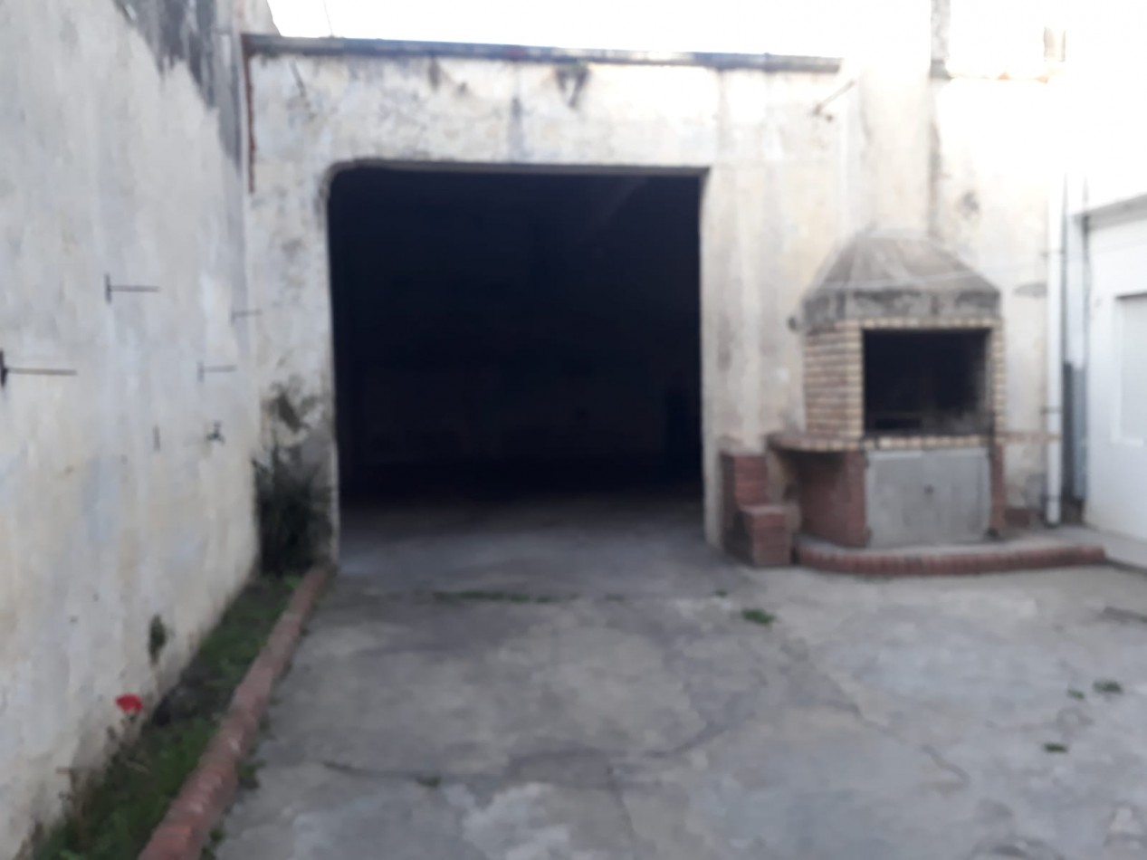  16 y 58 PH EN PLANTA BAJA SOBRE LOTE 10X30  150M2 CUBIERTOS 