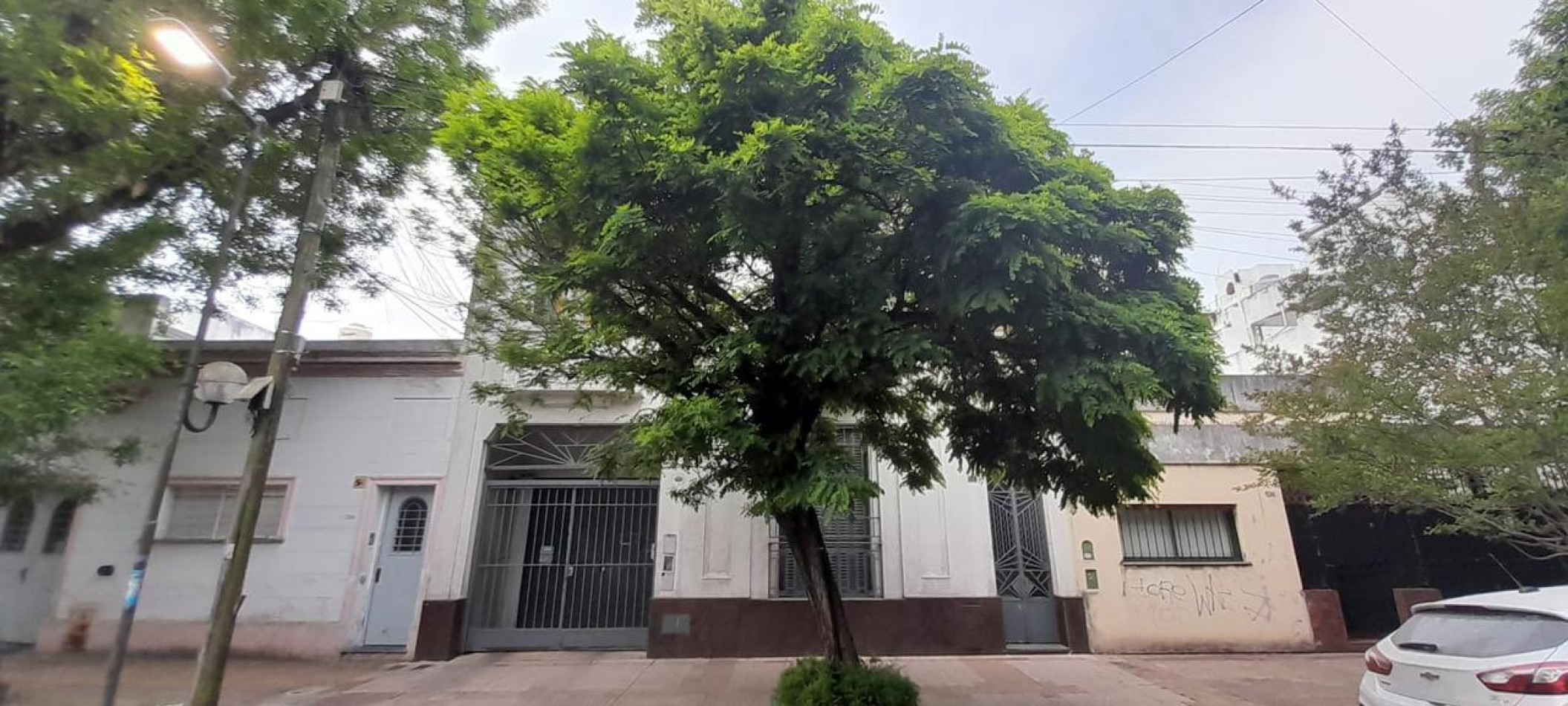  16 y 58 PH EN PLANTA BAJA SOBRE LOTE 10X30  150M2 CUBIERTOS 