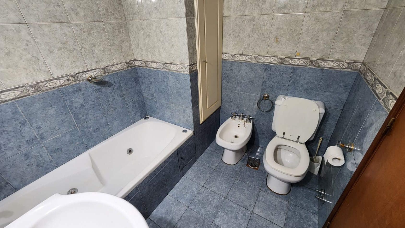 58  E/ 12 Y 13 - DEPARTAMENTO EN ALQUILER -  AMOBLADO 