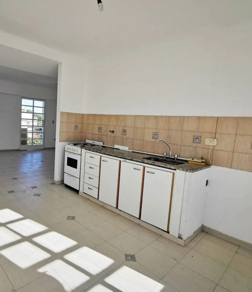 34 E/ 28 Y 29 - DEPARTAMENTO EN PLANTA ALTA - LA PLATA