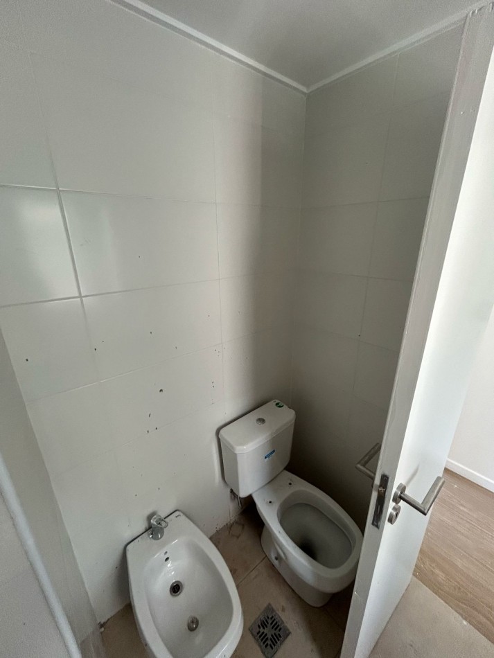 41 E/ 17 Y 18 . 1 DORMITORIOS SEMI PISO-  BARRIO NORTE - A ESTRENAR