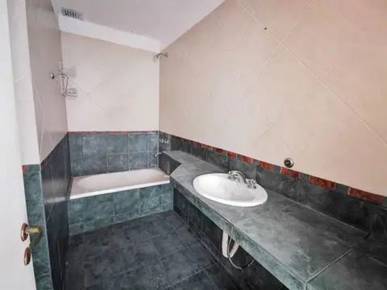 34 E/ 28 Y 29 - DEPARTAMENTO EN PLANTA ALTA - LA PLATA