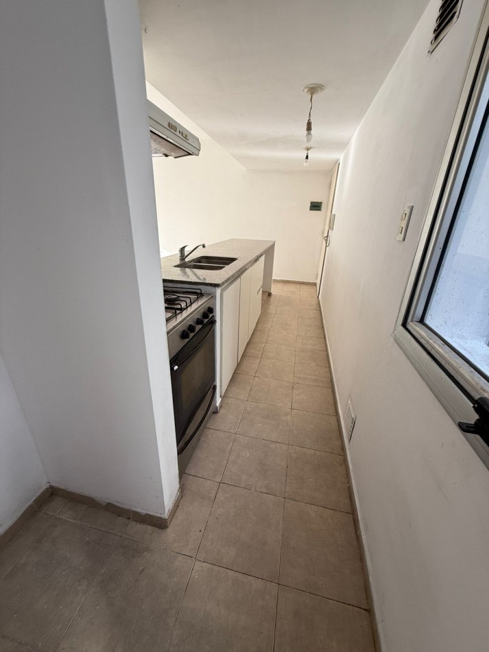 57 e/ 21 y 22 - 1 dormitorio - en VENTA