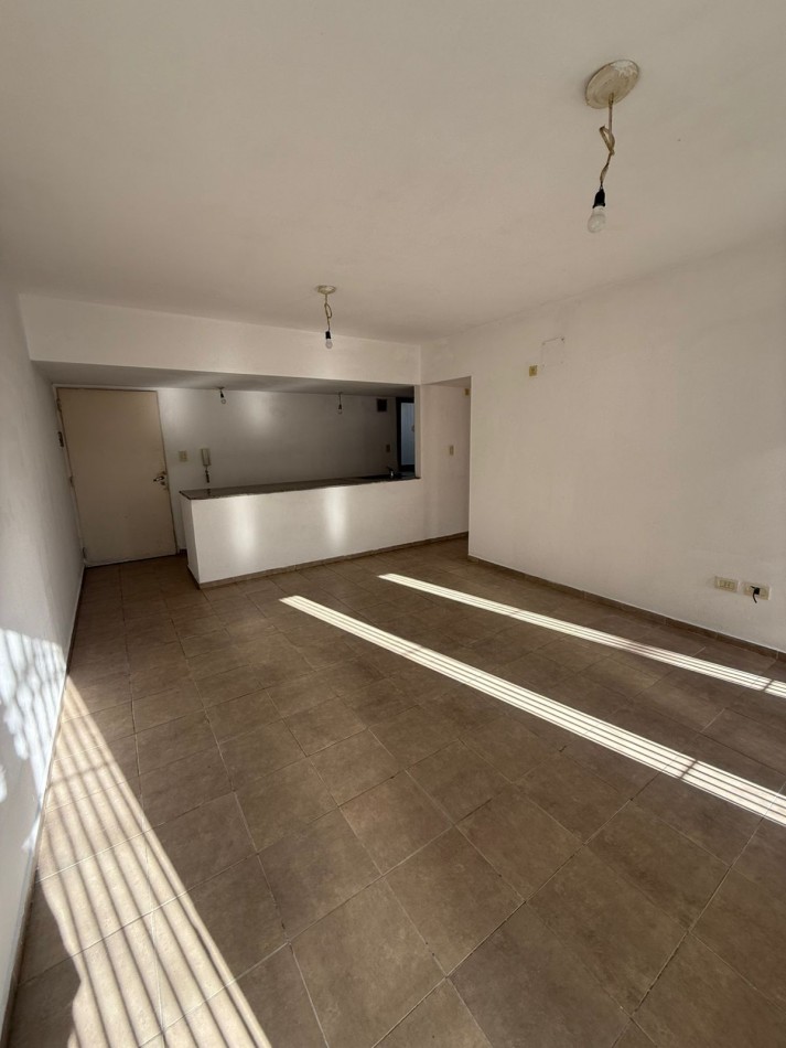 57 e/ 21 y 22 - 1 dormitorio - en VENTA