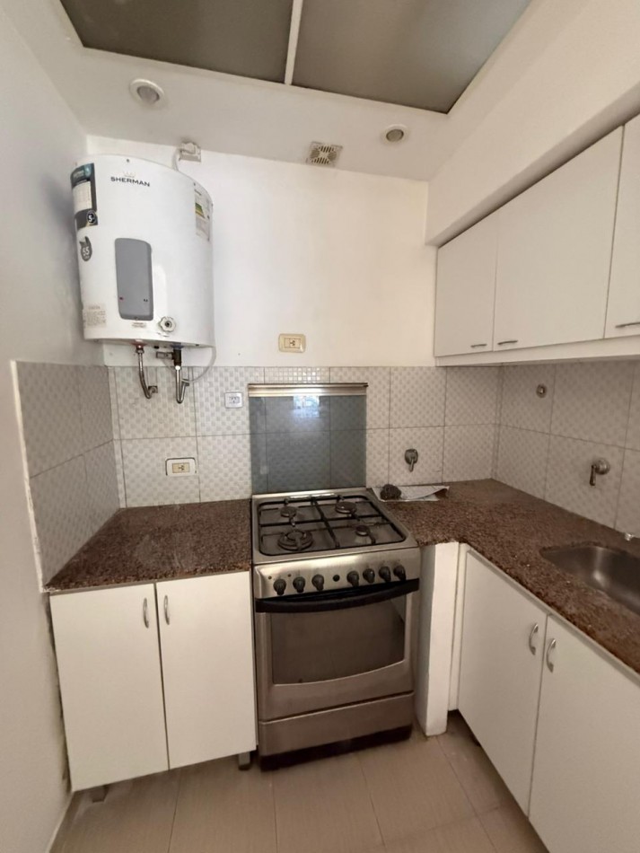 36/ 16 Y 17 - CASA EN ALQUILER DOS DORM ENTRADA DE AUTO