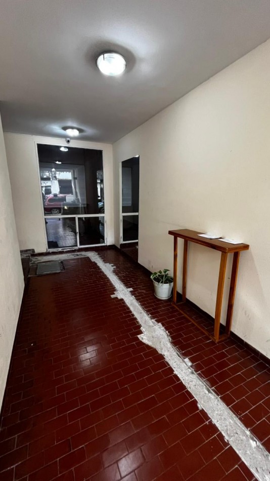 48 e/ 12 y 13 -  VENTA 1 DORM - 4 TO PISO C/FTE - ZONA TRIBUNALES
