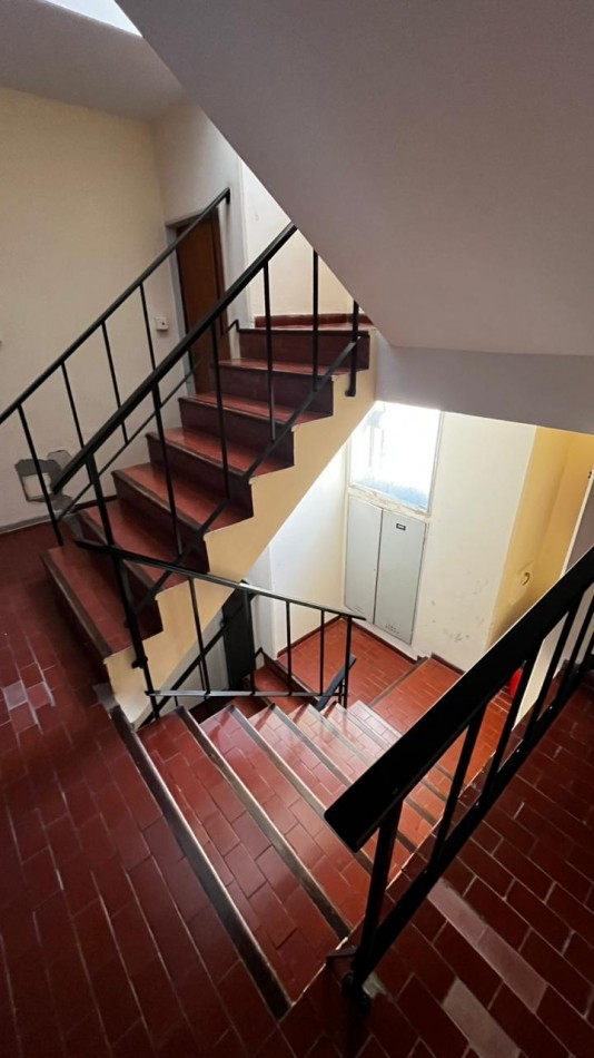 48 e/ 12 y 13 -  VENTA 1 DORM - 4 TO PISO C/FTE - ZONA TRIBUNALES