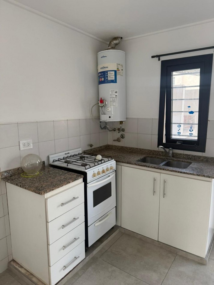 25 E/ 524 Y 525 - DUPLEX EN ALQUILER CON ENTRADA DE AUTO- PATIO Y PARRILLA