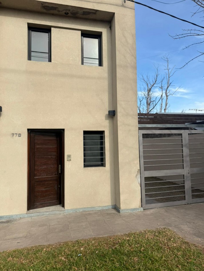 25 E/ 524 Y 525 - DUPLEX EN ALQUILER CON ENTRADA DE AUTO- PATIO Y PARRILLA