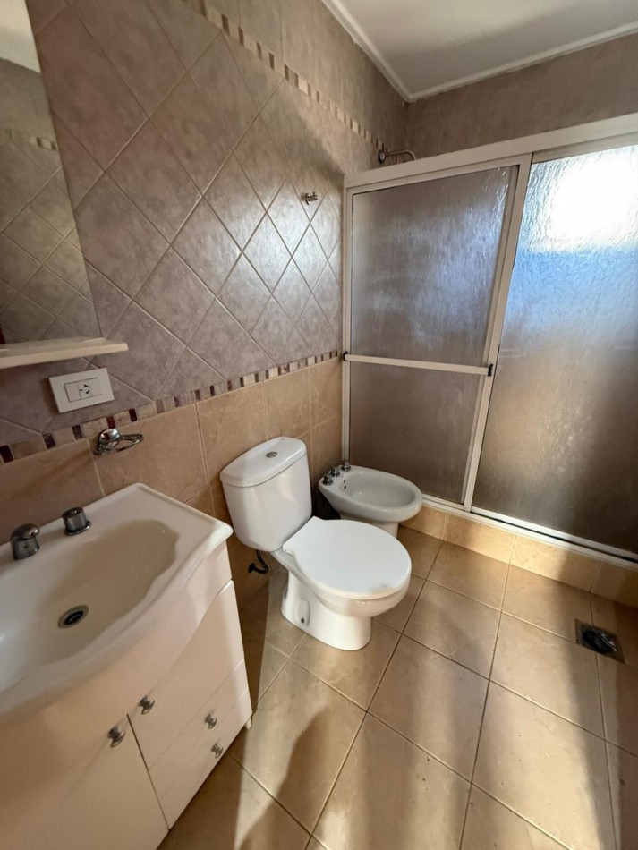 25 E/ 524 Y 525 - DUPLEX EN ALQUILER CON ENTRADA DE AUTO- PATIO Y PARRILLA