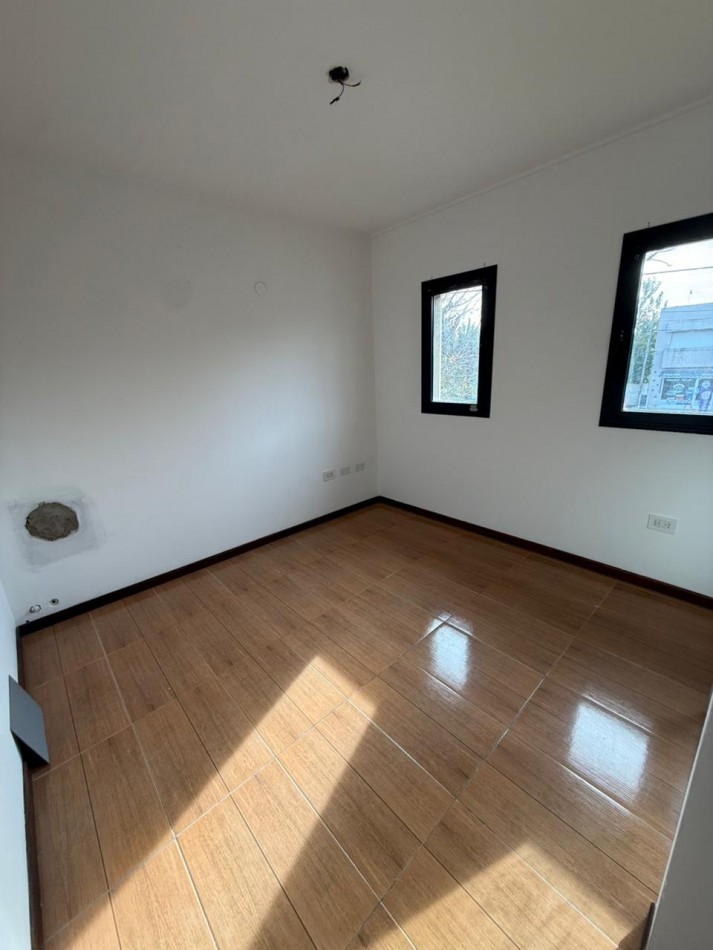 25 E/ 524 Y 525 - DUPLEX EN ALQUILER CON ENTRADA DE AUTO- PATIO Y PARRILLA