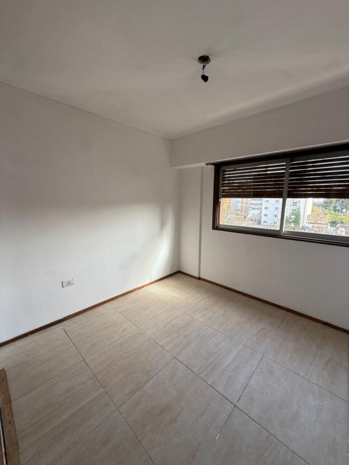 49 E/ 1 Y 2 - DEPARTAMENTO DE 1 DORMITORIO 5 TO PISO AL FRENTE