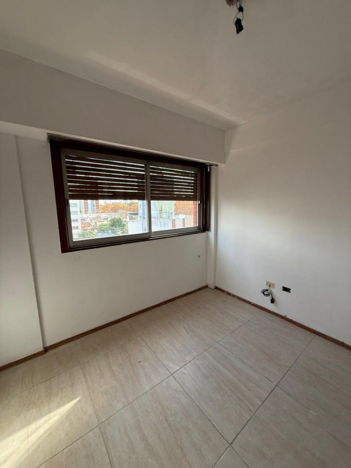 49 E/ 1 Y 2 - DEPARTAMENTO DE 1 DORMITORIO 5 TO PISO AL FRENTE
