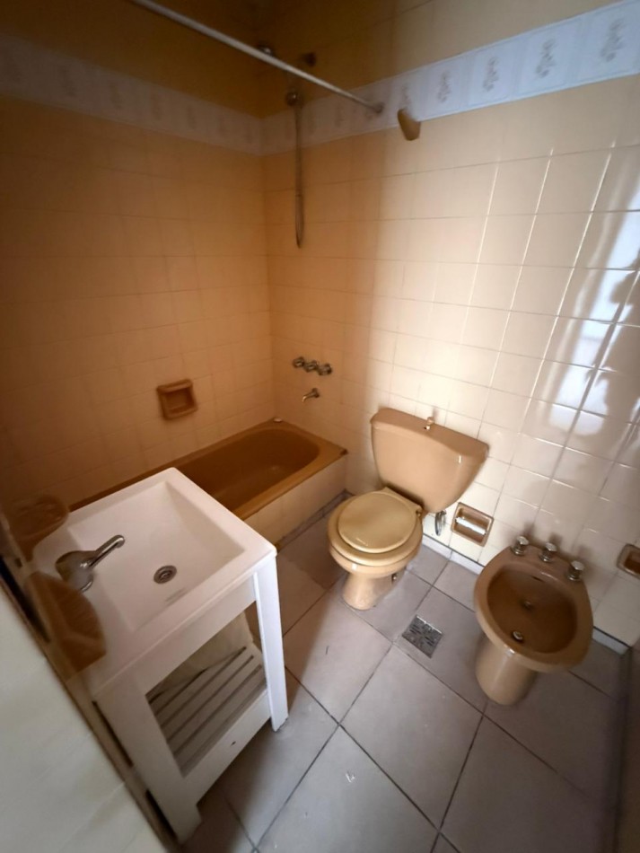49 E/ 1 Y 2 - DEPARTAMENTO DE 1 DORMITORIO 5 TO PISO AL FRENTE