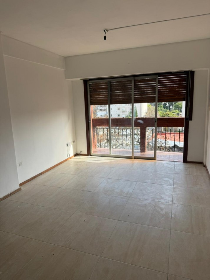 49 E/ 1 Y 2 - DEPARTAMENTO DE 1 DORMITORIO 5 TO PISO AL FRENTE