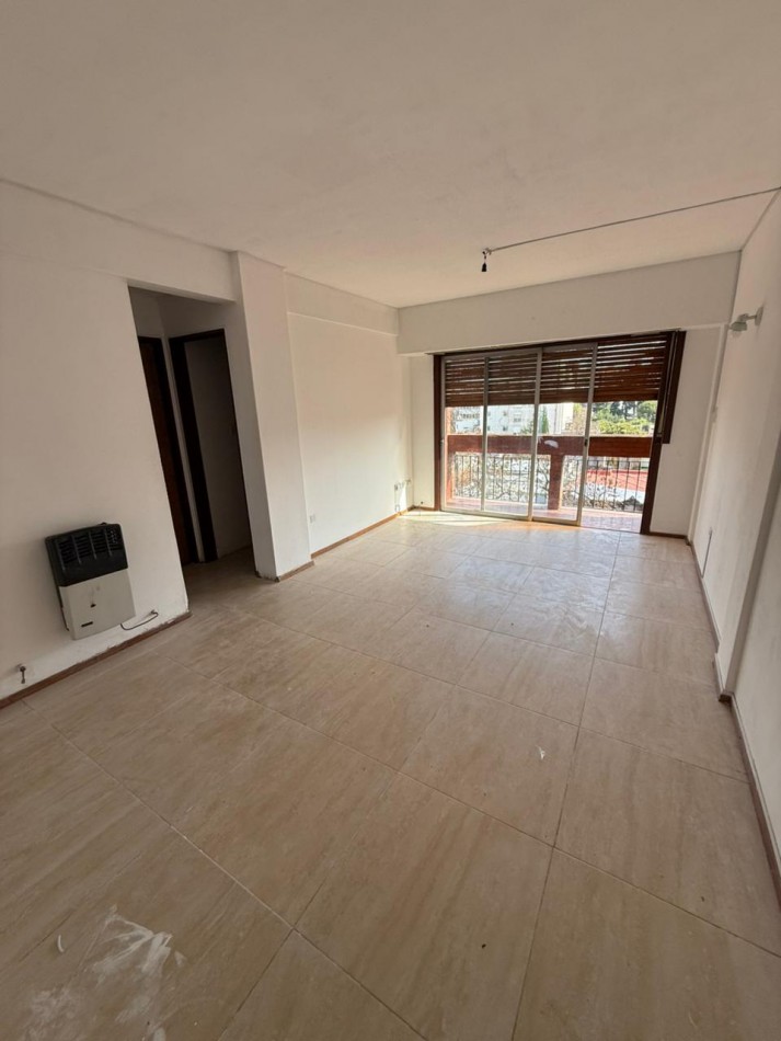 49 E/ 1 Y 2 - DEPARTAMENTO DE 1 DORMITORIO 5 TO PISO AL FRENTE
