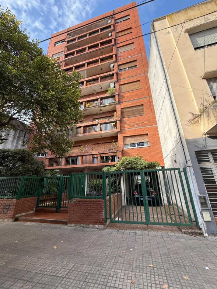 49 E/ 1 Y 2 - DEPARTAMENTO DE 1 DORMITORIO 5 TO PISO AL FRENTE