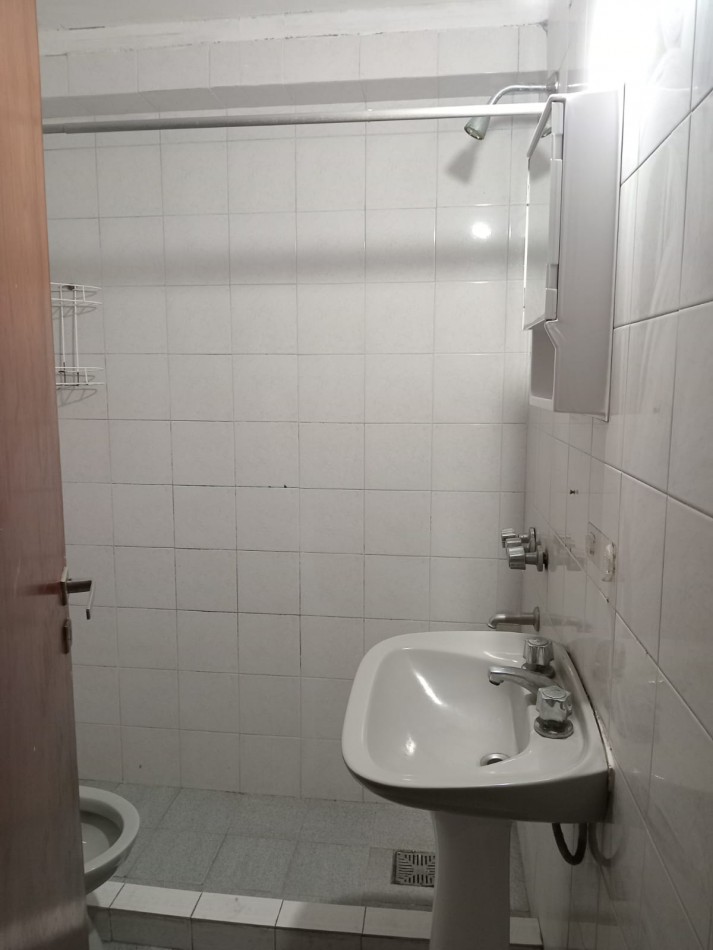 av 1 e/ 63 y 64 - un dormitorio planta baja s/ patio - ideal estudiante medicina 