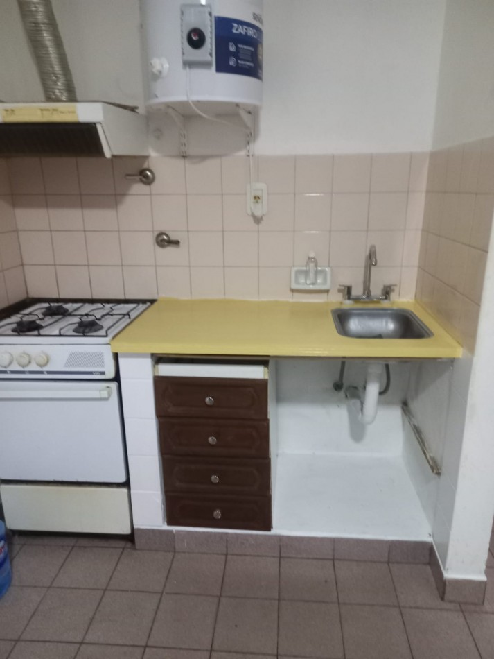 58 E/ 7 Y 8 - MONOAMBIENTE EN ALQUILER 