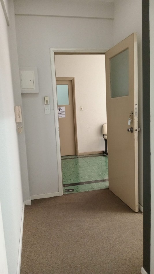 48 e/ 12 y 13 - OFICINA EN ALQUILER - TRIBUNALES 
