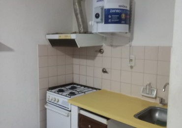 58 E/ 7 Y 8 - MONOAMBIENTE EN ALQUILER 